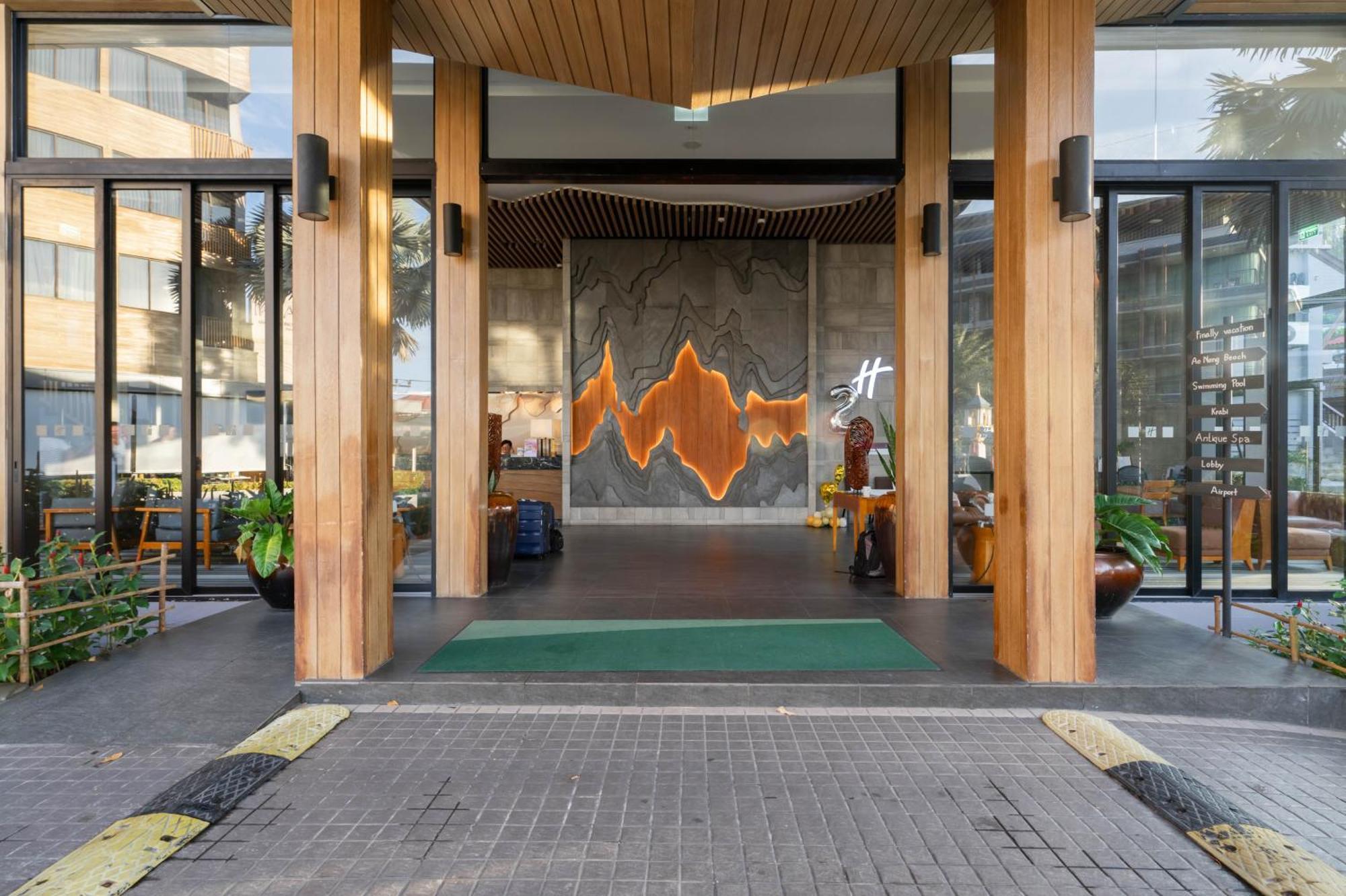 Holiday Inn Resort Krabi Ao Nang Beach By Ihg Bagian luar foto